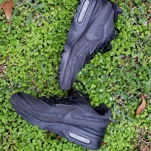 Black on Black Nike Air Max 90